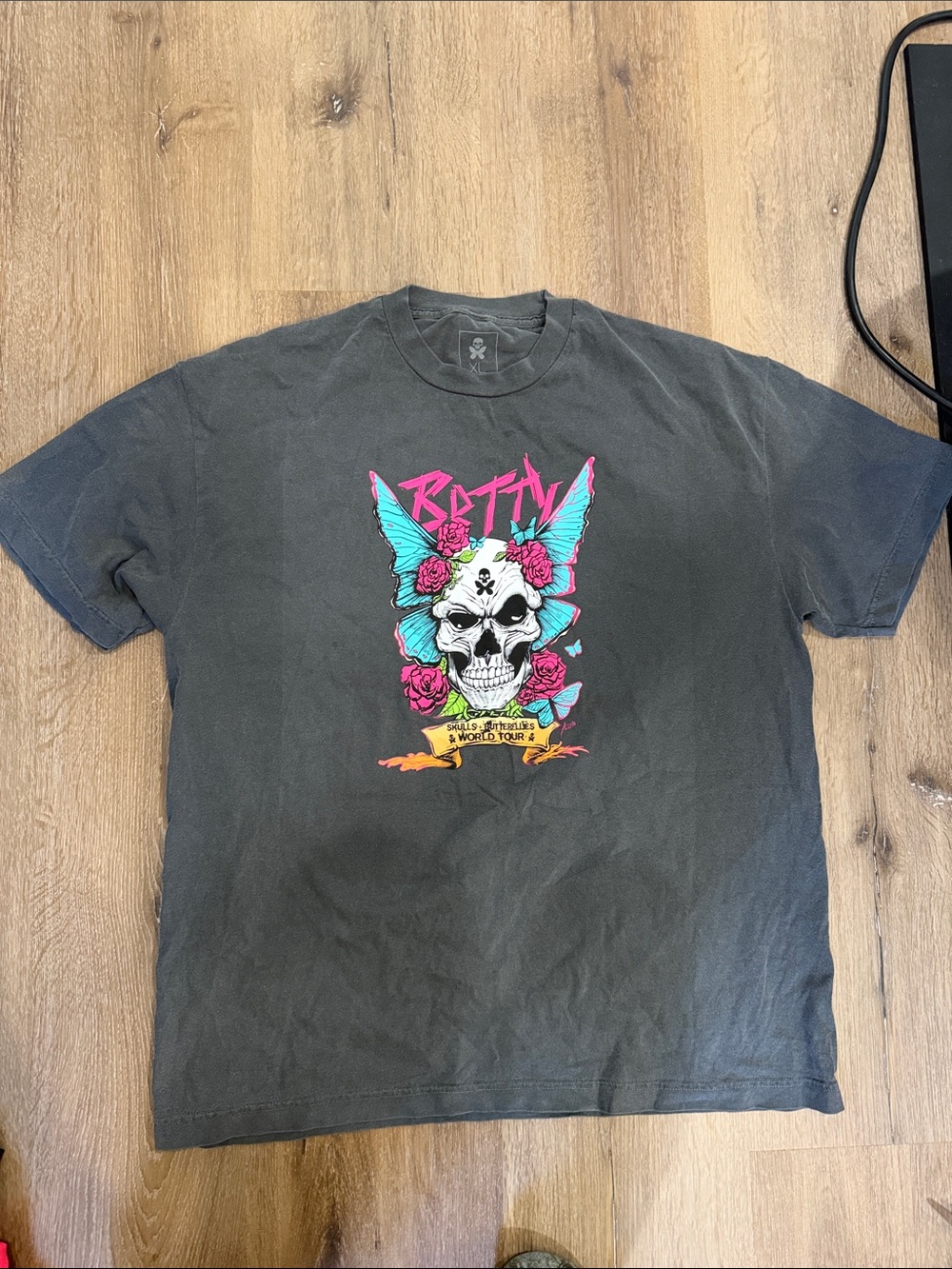 Betty Designs World Tour Graphic Tee Oversized | XL